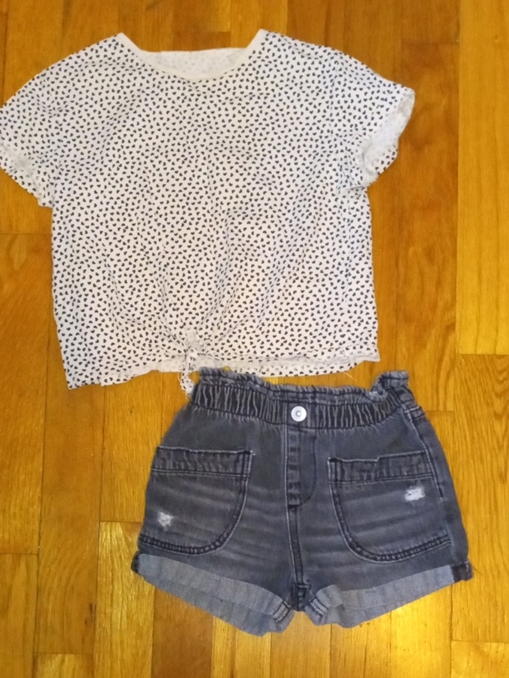 girl 5 black denim shorts and cream top with hearts